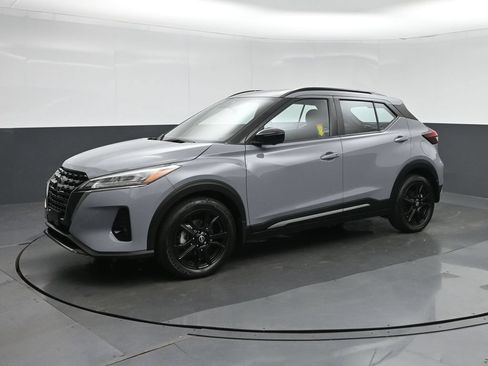 Used 2023 Nissan Kicks SR FWD image 3
