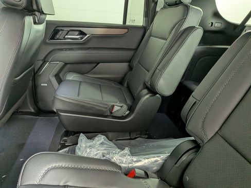 New 2026 GMC Yukon XL Denali w/ Denali Reserve Package image 32