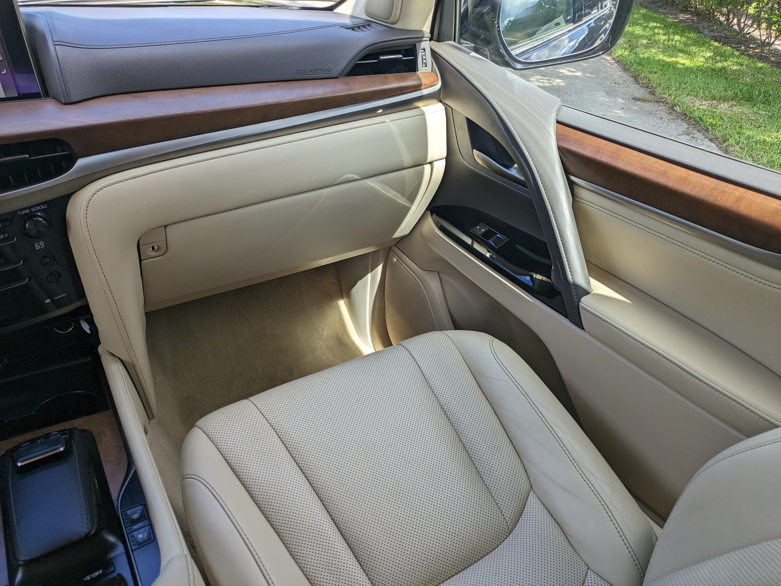 Used 2017 Lexus LX 570 4WD w/ Luxury Package image 20