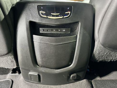 Used 2017 Cadillac Escalade Luxury AWD/4WD image 38