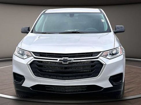 Used 2021 Chevrolet Traverse LS FWD image 3