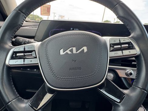Certified 2025 Kia Telluride S FWD image 18