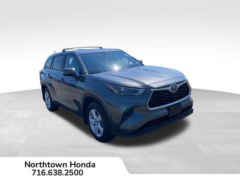 Used 2023 Toyota Highlander L AWD/4WD image 1