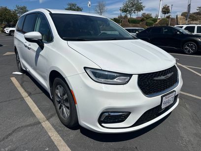 Used 2023 Chrysler Pacifica Touring-L