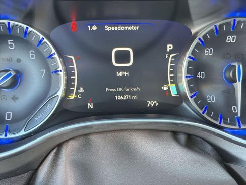 Used 2017 Chrysler Pacifica Touring-L Plus w/ Advanced Safetytec Group FWD image 15