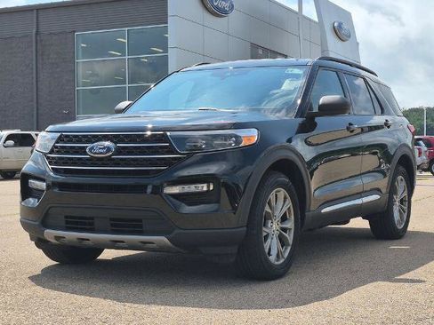 Certified 2023 Ford Explorer XLT w/ Equipment Group 202A AWD/4WD image 7
