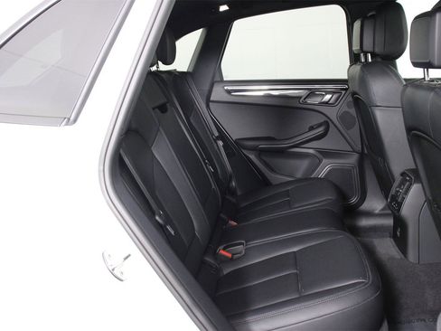 Used 2025 Porsche Macan image 32