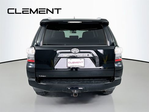 Used 2017 Toyota 4Runner SR5 image 7