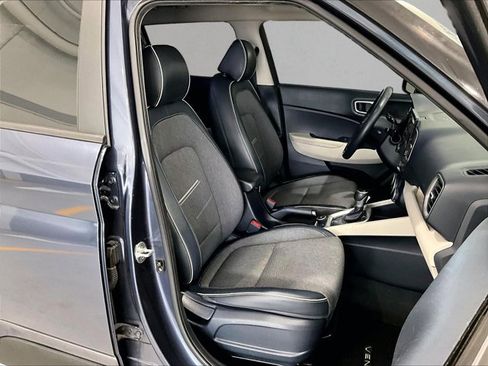 Used 2020 Hyundai Venue FWD image 9