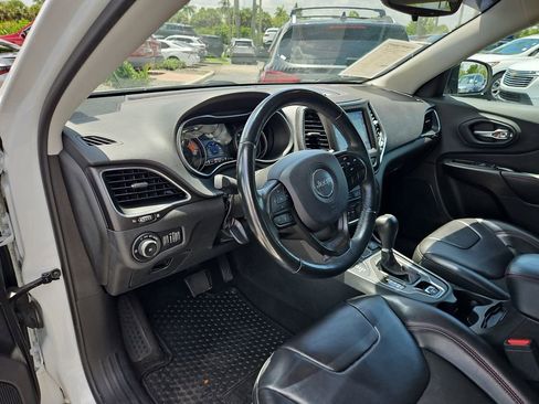 Used 2019 Jeep Cherokee Trailhawk w/ Cold Weather Group image 13