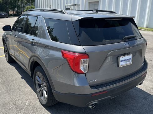 Used 2021 Ford Explorer XLT w/ Equipment Group 202A AWD/4WD image 8