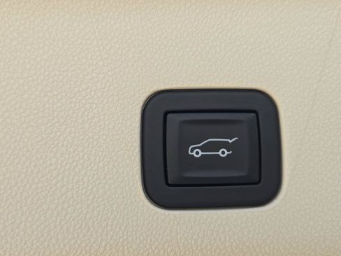 Used 2025 Cadillac Escalade ESV Sport Platinum w/ LPO, ONYX Package AWD/4WD image 31