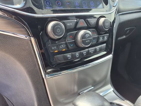 Used 2020 Jeep Grand Cherokee Limited AWD/4WD image 33