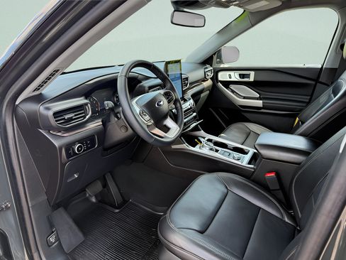Used 2023 Ford Explorer Limited w/ Limited Technology Package AWD/4WD image 4