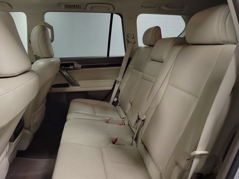 Used 2016 Lexus GX 460 Luxury w/ Preferred Accessory Package AWD/4WD image 28
