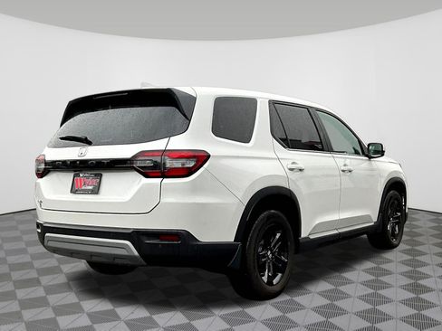 Used 2025 Honda Pilot EX-L image 6