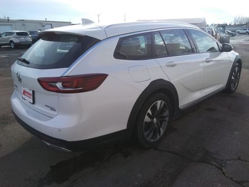 Used 2018 Buick Regal Essence w/ Driver Confidence Package #1 image 5