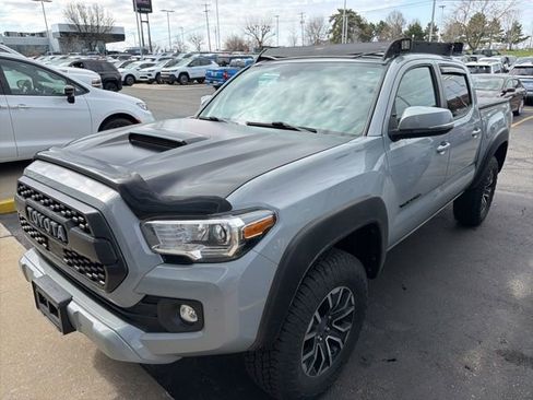 Used 2020 Toyota Tacoma TRD Sport w/ Technology Package image 2