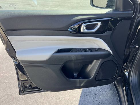 Used 2022 Jeep Compass Limited image 11