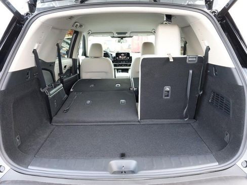 New 2025 Nissan Pathfinder SV image 8