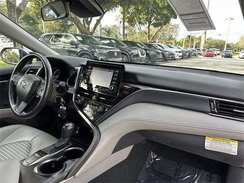 Used 2024 Toyota Camry SE image 29
