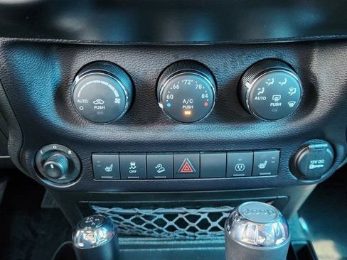 Used 2015 Jeep Wrangler Unlimited Rubicon image 20