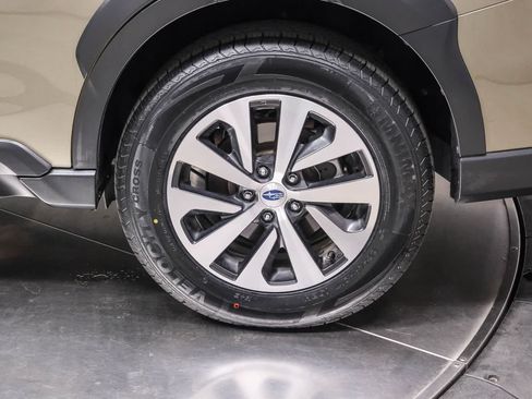 Used 2024 Subaru Outback Premium AWD/4WD image 9
