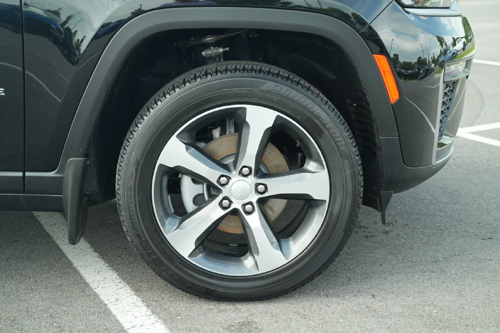 New 2026 Jeep Grand Cherokee Limited w/ MOPAR Finishing Package AWD/4WD image 48