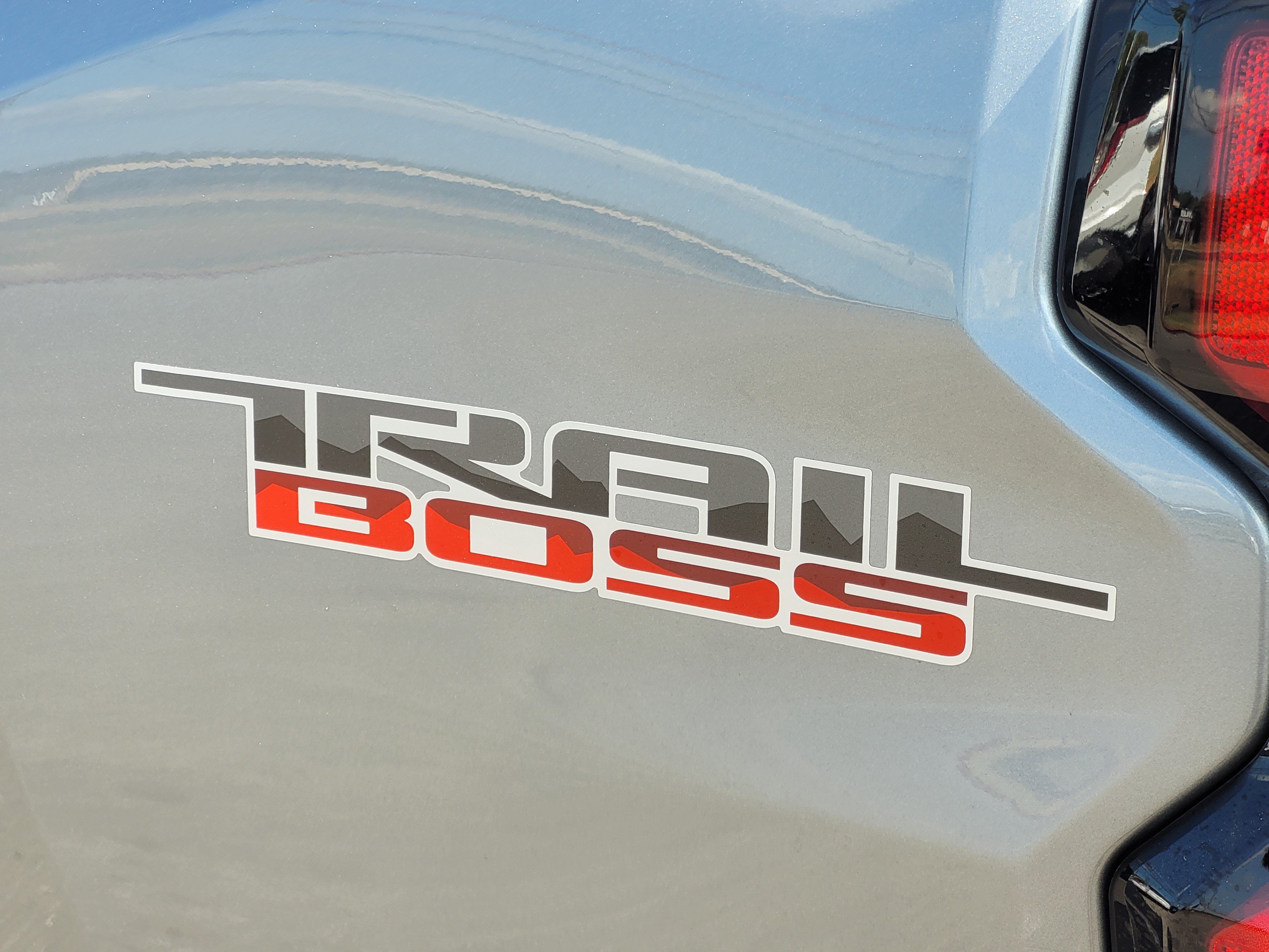Used 2025 Chevrolet Colorado Trail Boss AWD/4WD image 8