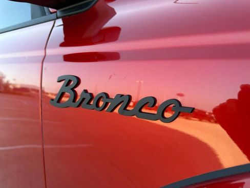 Used 2023 Ford Bronco Outer Banks AWD/4WD image 11