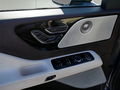 Certified 2023 Lincoln Aviator Black Label w/ Class IV Trailer Tow Package image 16