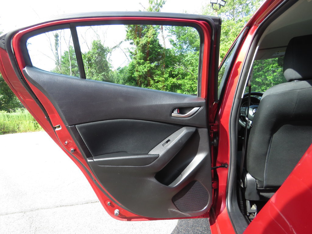 Used 2015 MAZDA MAZDA3 i Sport FWD image 18