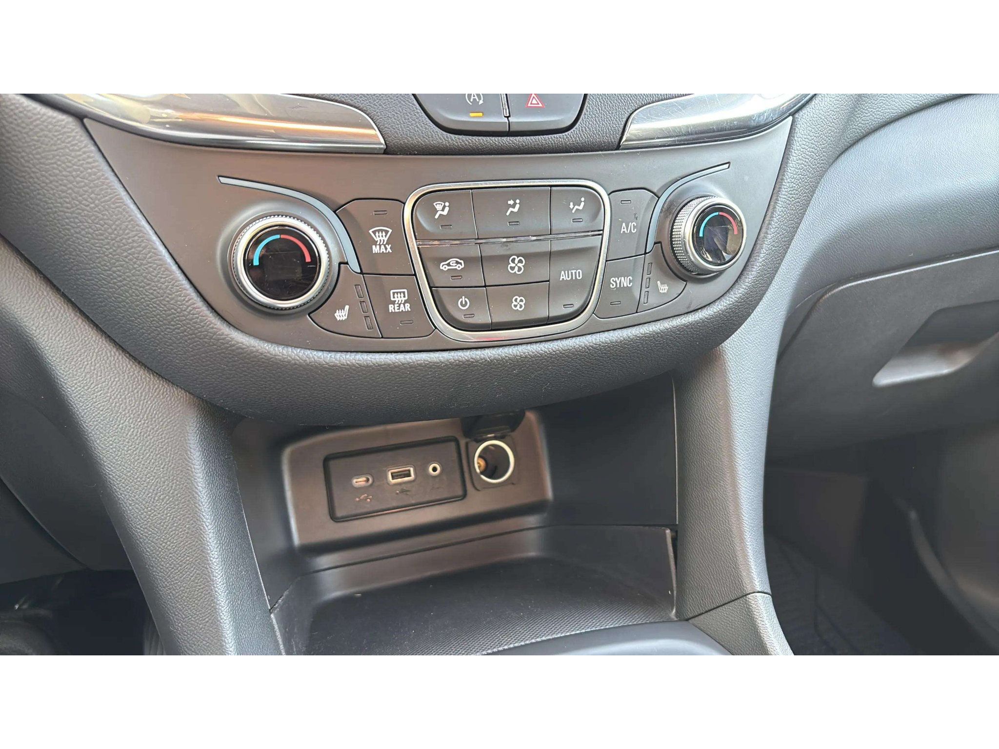 Used 2023 Chevrolet Equinox LT AWD/4WD image 20