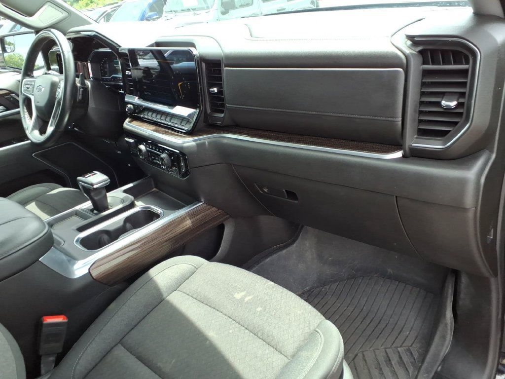 Used 2025 Chevrolet Silverado 1500 RST w/ Dark Appearance Package AWD/4WD image 12