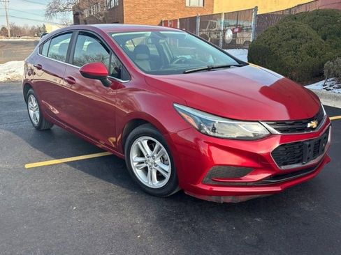 Used 2018 Chevrolet Cruze LT w/ Convenience Package image 3