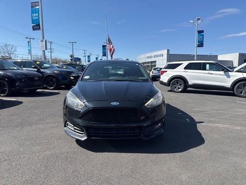 Used 2017 Ford Focus ST image 2