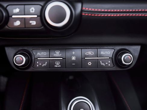 Used 2020 Ferrari Portofino RWD image 68