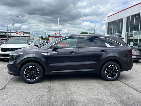 Certified 2025 Kia Sorento S w/ Panoramic Sunroof Package AWD/4WD image 7