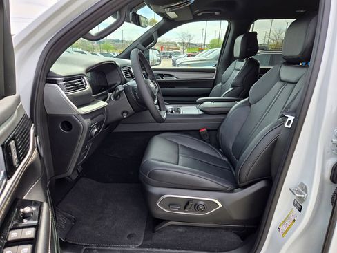 New 2026 Jeep Grand Wagoneer Limited AWD/4WD image 13