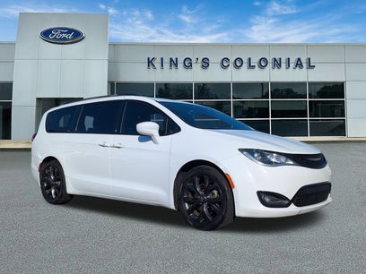 Used 2018 Chrysler Pacifica Touring-L w/ Premium Audio Group