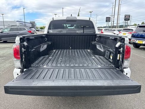 Used 2021 Toyota Tacoma TRD Off-Road w/ Technology Package AWD/4WD image 12
