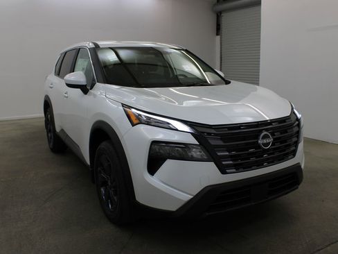 New 2026 Nissan Rogue SV FWD image 6