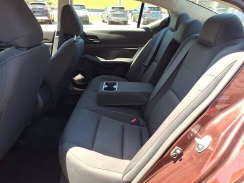 Used 2024 Nissan Altima 2.5 SV FWD image 9