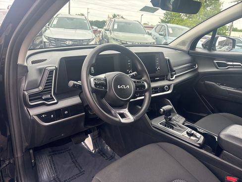 Used 2025 Kia Sportage LX AWD/4WD image 13