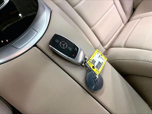 Used 2022 Mercedes-Benz GLC 300 4MATIC image 14