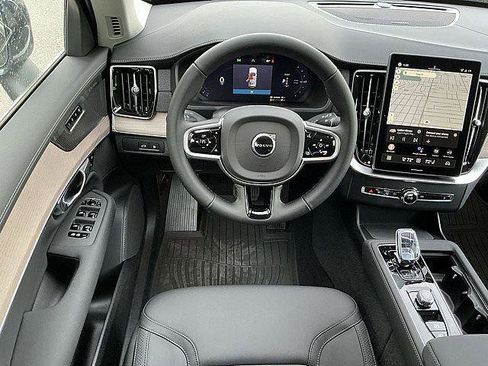 New 2026 Volvo XC90 T8 Plus w/ Protection Package Premier AWD/4WD image 5