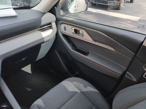 Certified 2025 Ford Explorer Active RWD image 16