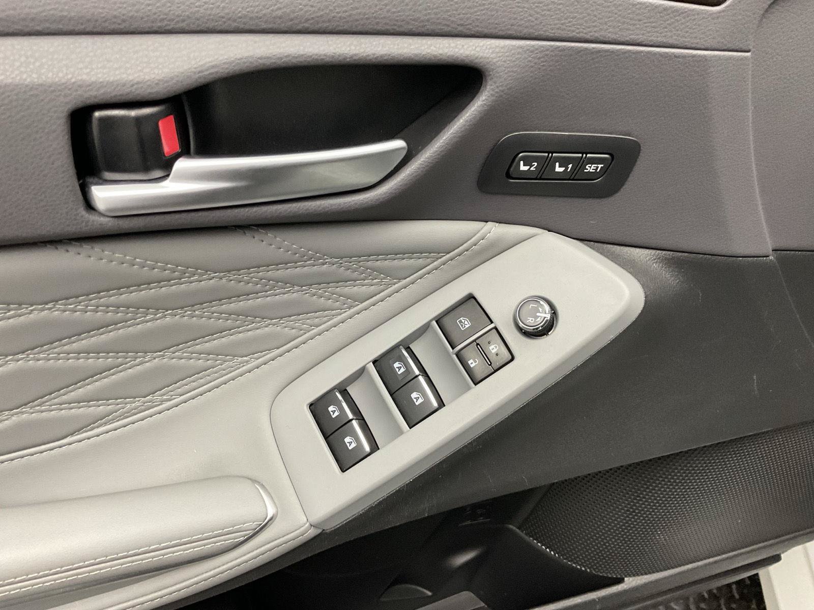 Used 2019 Toyota Avalon Limited w/ All Weather Liner Package FWD image 10