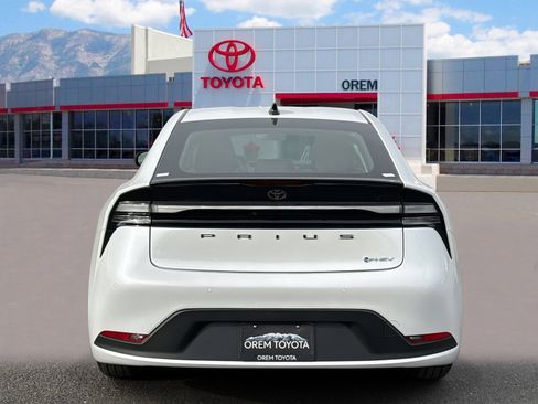 New 2026 Toyota Prius Plug-In Hybrid image 4