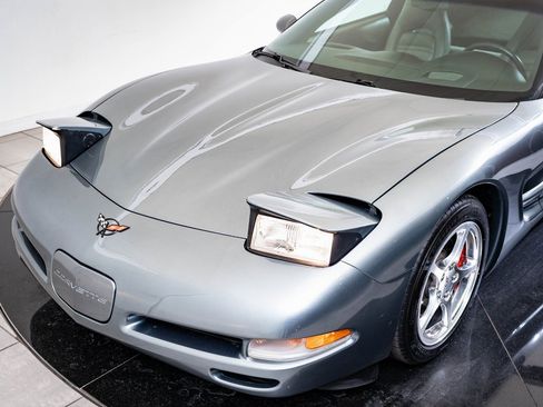 Used 2004 Chevrolet Corvette Coupe w/ Roof Package image 17